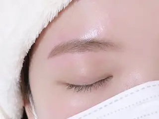 アイブロウ 坂田 りおのマツエク・マツパデザイン