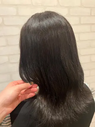 ミディアム カラー 石崎 真維のヘアスタイル