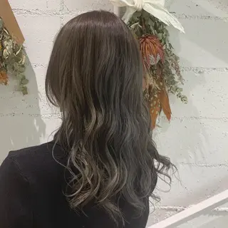 ロング カラー ayano ．のヘアスタイル