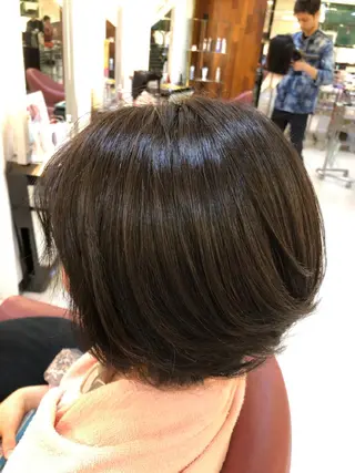 ショート カラー ⭐️レイヤーカット 大人気　三澤康司⭐️のヘアスタイル