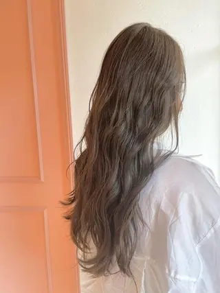 ロング 和田 真依のヘアスタイル