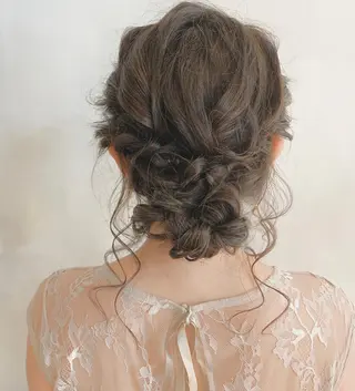 ミディアム カレンダー 弁天町Tomoのヘアスタイル