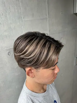 ショート 山影✨バレイヤージュ ハイライト✨メンズ◎のヘアスタイル