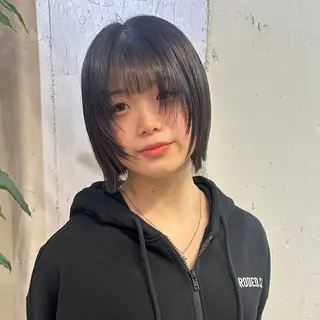 ショート 小顔に見えるボブ 透明感カラー🪽のヘアスタイル