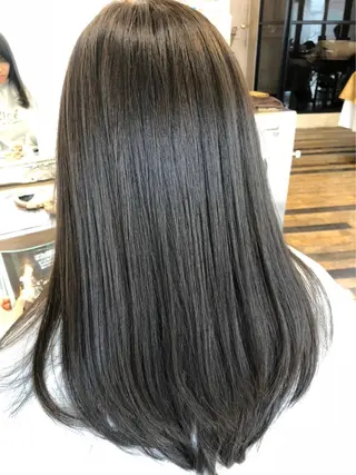 ロング カラー Zinaセントラル所属・須田 ゆかりのヘアスタイル