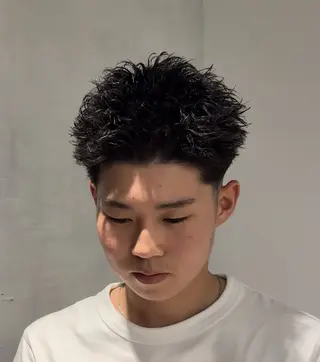 パーマ メンズ SALOWIN梅田茶屋町North店所属・岡田/メンズ特化/パ ーマ&ショートのプロのヘアスタイル