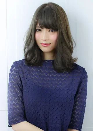 ミディアム カラー 森 海のヘアスタイル