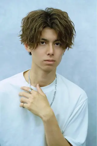 ミディアム パーマ メンズ 津田 祐岐のヘアスタイル