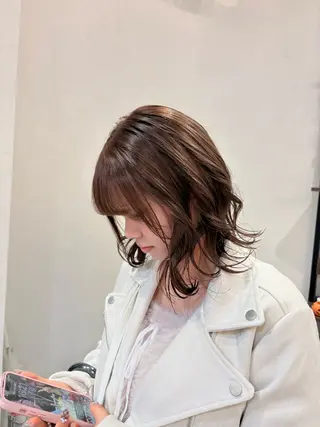 ミディアム 河野 穂香のヘアスタイル