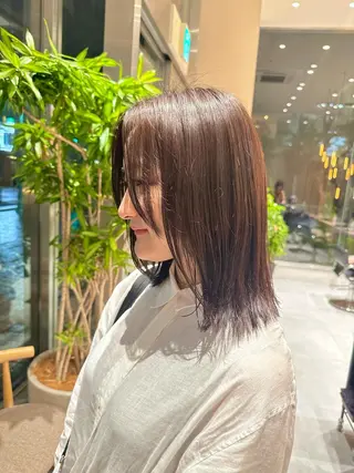 ミディアム カラー ミオ💎透ける暗髪／ ブリーチなしWカラーのヘアスタイル