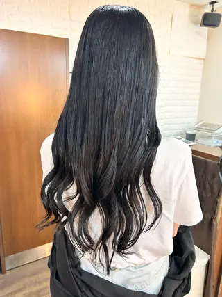 ロング トモタニ ミオのヘアスタイル