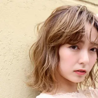 ミディアム ブリーチなしダブル/ レイヤーカット 小棹のヘアスタイル