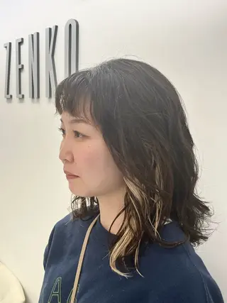 ミディアム パーマ コテ巻き風パーマ 藤澤　知彌のヘアスタイル