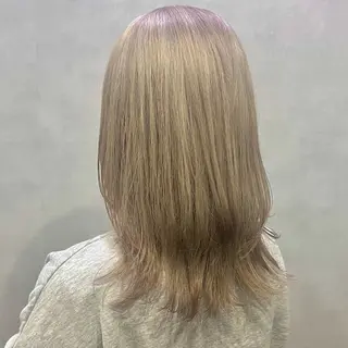 ミディアム カラー 伊藤 玲衣のヘアスタイル