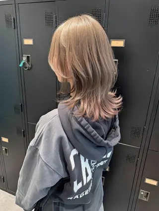 ミディアム カラー ヘアアレンジ ハイトーン特化🤍 浦住のヘアスタイル