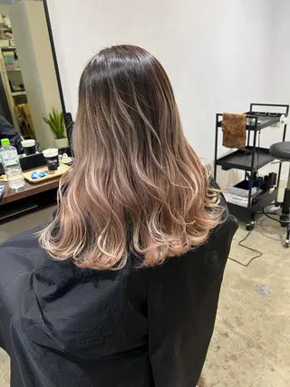 セミロング カラー Merly Osakaのヘアスタイル