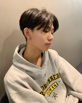 カラー メンズ NERO 眞下秋歩のヘアスタイル