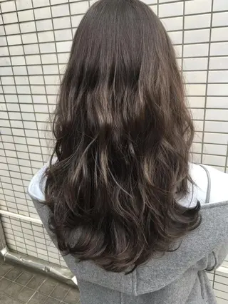 セミロング カラー THE DAY所属・AKI HASHIMOTOのヘアスタイル