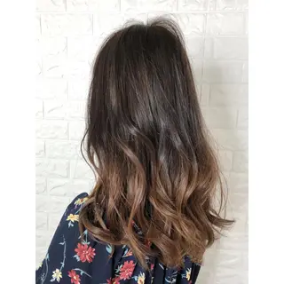 セミロング カラー KIZU 髪質改善 怪談を語る美容師のヘアスタイル