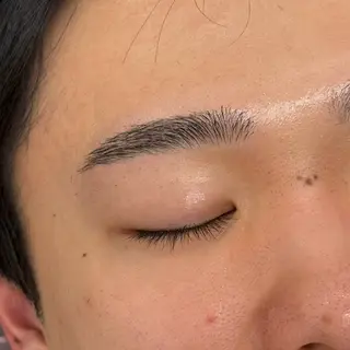 メンズ アイブロウ専門サロンエサージュ町田店所属・町田 桃香のマツエク・マツパデザイン
