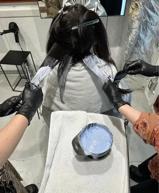 カラー コウ チホウのヘアスタイル