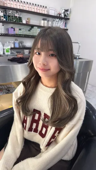 ロング DEAN岡崎所属・DEAN AYAのヘアスタイル