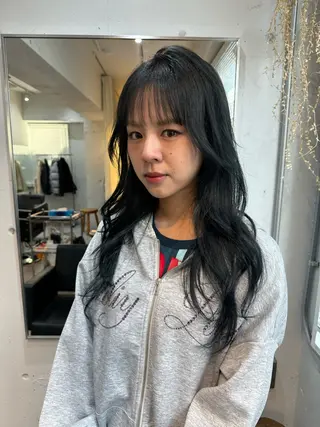 セミロング カラー 黒田 千晴のヘアスタイル