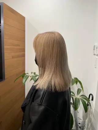 ミディアム カラー ミルクティー× グレージュMOMOのヘアスタイル