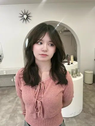 ミディアム カラー 喜屋武 美月のヘアスタイル