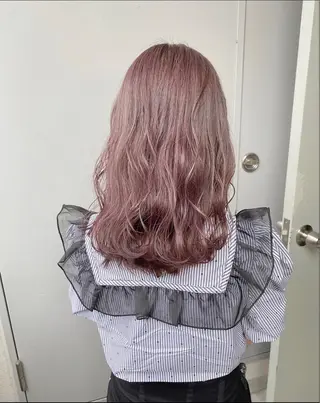 セミロング ❤︎ワンホンガーリー なハイトーンヘア❤︎のヘアスタイル