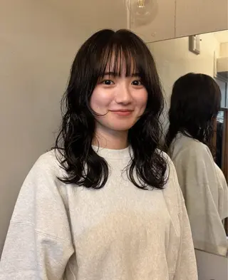 セミロング パーマ 佐川 寧音のヘアスタイル