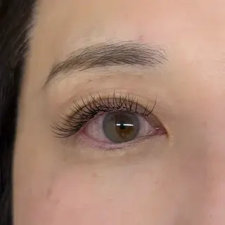 マツエク・マツパ アイブロウ専門サロンエサージュ町田店所属・町田 桃香のマツエク・マツパデザイン