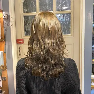 セミロング カラー ヘアアレンジ BRITS 渡辺 菜々子のヘアスタイル