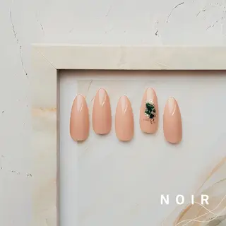 ネイル NOIR所属・NOIR 長谷川のネイルデザイン