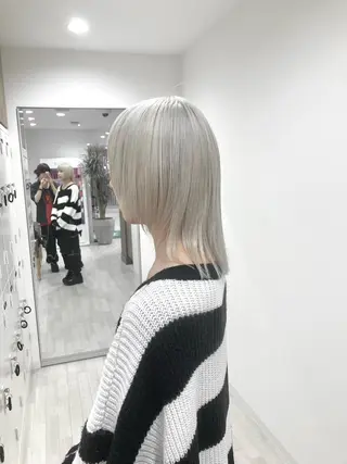 ミディアム カラー Re:st所属・Miyavi/カラー ショートボブのヘアスタイル