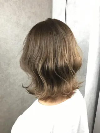 セミロング カラー ツイストスパイラル パーマ🟡KYOUのヘアスタイル