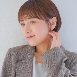 ショート カラー カジュアルを女っぽく 𝗮𝘆𝗮𝗰𝗼のヘアスタイル