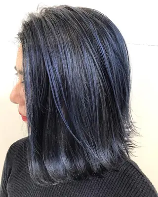 ミディアム 白髪ぼかしハイライト めさきすずなのヘアスタイル