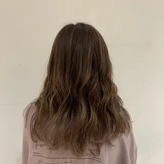 ミディアム カラー EARTH 榎本のヘアスタイル