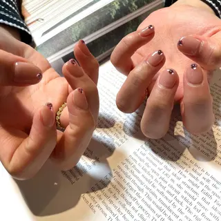 ネイル anyora nail salon所属・大人ワンホン キラキラ／Ayanoのネイルデザイン