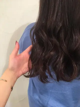 ロング カラー 乳井 悠香のヘアスタイル