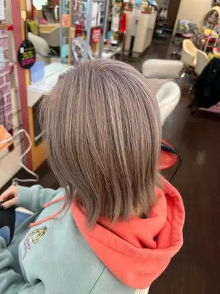 ショート カラー まさき✂︎ブリーチ／ デザインカラーのヘアスタイル