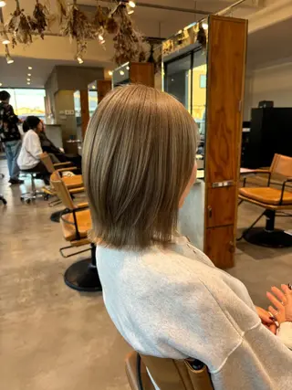 ミディアム カラー 小木曽 里華のヘアスタイル