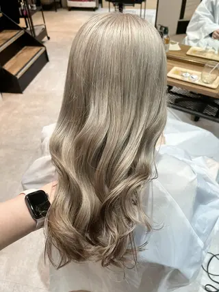 ロング カラー eto所属・akira𝜗𝜚 ꙳.*‬透明感カラーのヘアスタイル