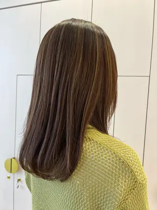 セミロング カラー 比嘉 黎花のヘアスタイル