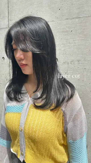 セミロング カラー ミウラナツサ /レイヤーカットのヘアスタイル