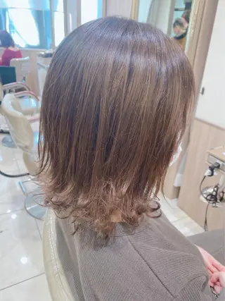 ミディアム カラー 古川 琴美のヘアスタイル