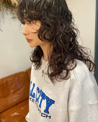 ロング パーマ Garland 表参道所属・ミディアムレイヤー/ 艶カラー🎀　emiのヘアスタイル