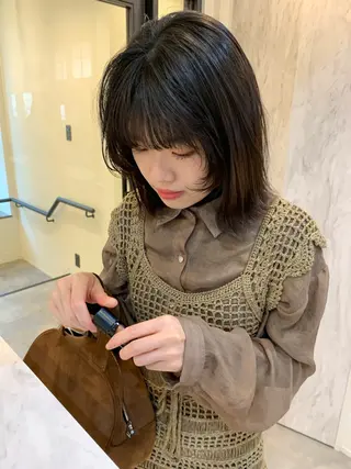 ミディアム カラー 落合希 Olivebeigeのヘアスタイル