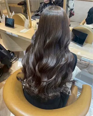 ロング カラー 新川 月菜のヘアスタイル